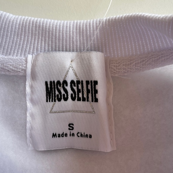 Miss Selfie Crop Crew Sweatshirt - Picture 3 of 13